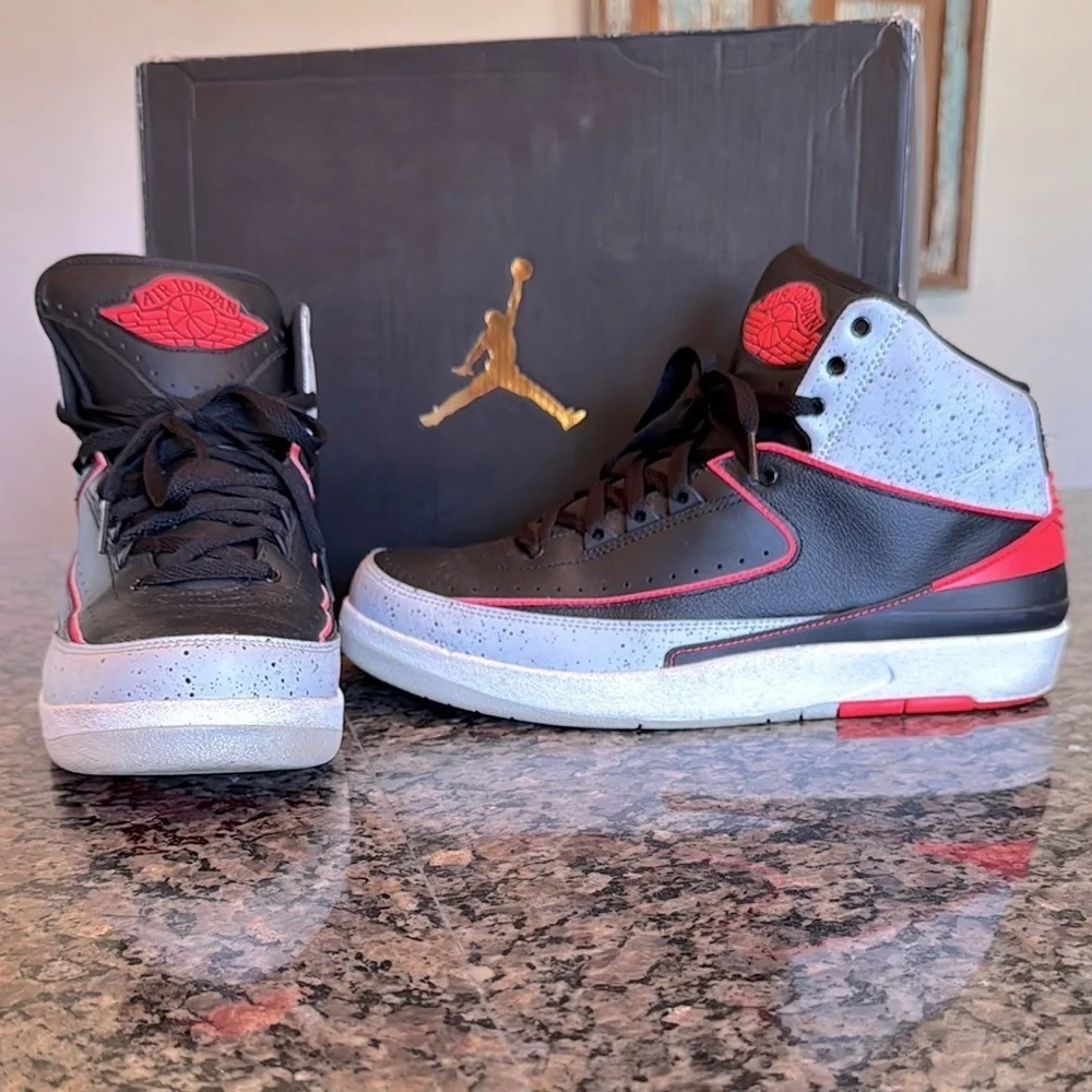 Nike Air Jordan 2 Retro Black and Red High-Top Sneakers EUC 10.5